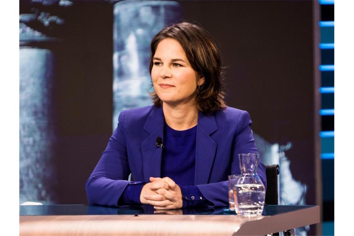 Hochspannung in Berlin vor dem Wahlsonntag Annalena Baerbock, Kanzlerkandidatin von Bündnis 90/Die Grünen, wirft der schwarz-roten Regierung Versäumnisse beim Thema Mieten vor. Foto: Thomas Kierok/ZDF/dpa