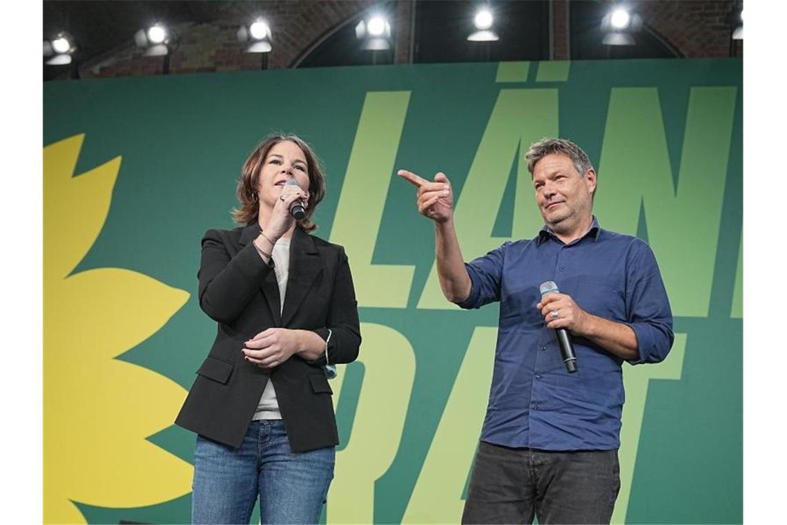 Grüne stimmen für Koalitionsverhandlungen mit SPD und FDP