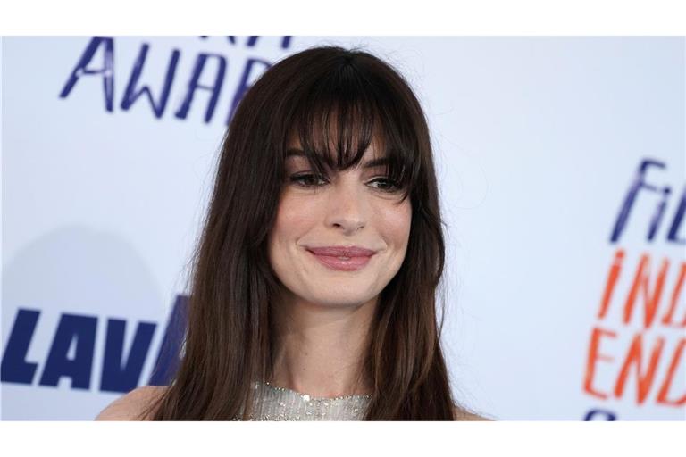 Anne Hathaway spielt in der romantischen Komädie "Als du mich sahst" mit.