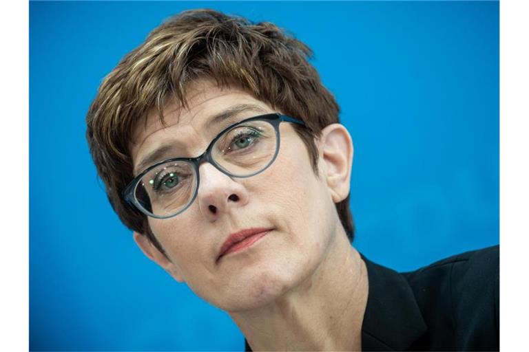 Annegret Kramp-Karrenbauer, Bundesvorsitzende der CDU, spricht bei einer Pressekonferenz nach der zweitägigen Klausur des CDU Bundesvorstands. Foto: Michael Kappeler
