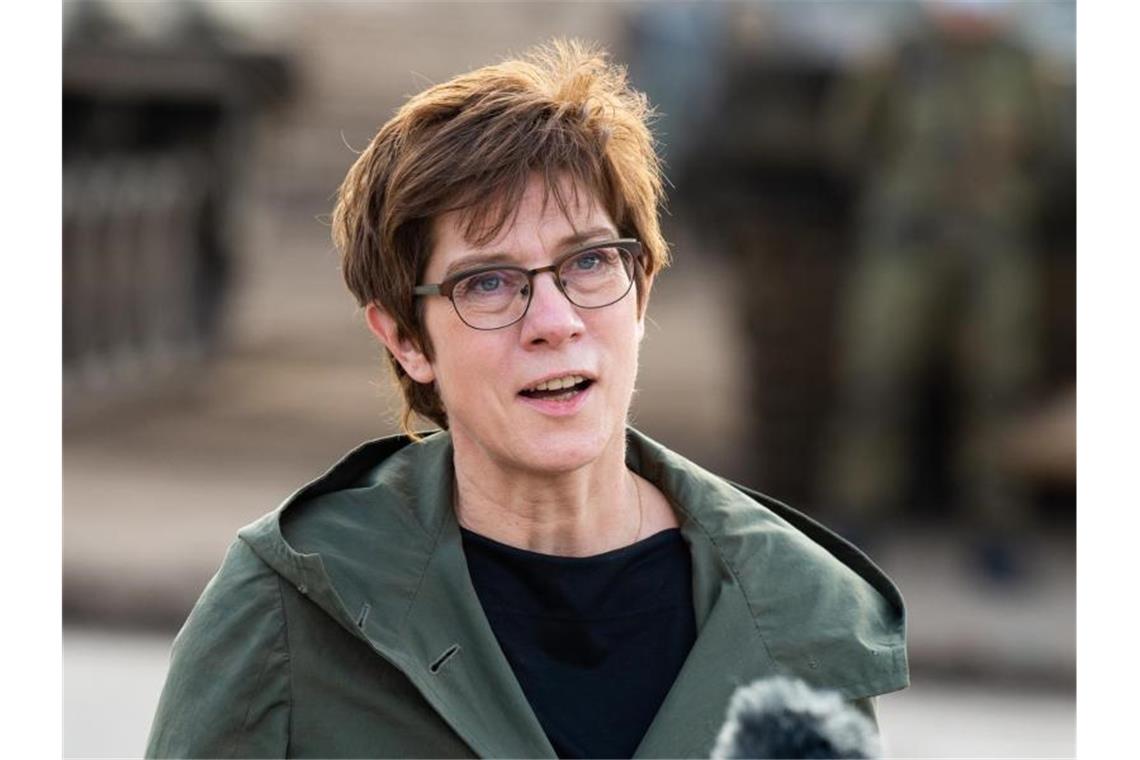 Kramp-Karrenbauer will Kommando Spezialkräfte erhalten Annegret Kramp-Karrenbauer (CDU) spricht. Foto: Philipp Schulze/dpa/Archivbild