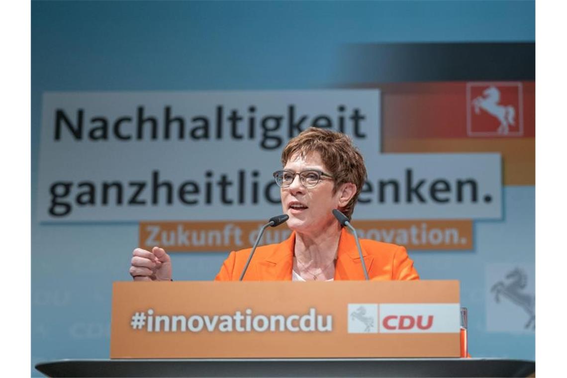 CDU-Chefin Kramp-Karrenbauer: Schwarze Null kein Fetisch Annegret Kramp-Karrenbauer während ihrer Rede beim Landesparteitag der CDU Niedersachsen in Celle. Foto: Peter Steffen