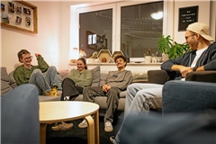 Annika, Fine, Tobi und Tim (von links) sind mit dem christlichen Glauben groß geworden. Als junge Erwachsene engagieren sie sich nun selbst in der Jugendarbeit ihrer Gemeinde. Foto: Alexander Becher