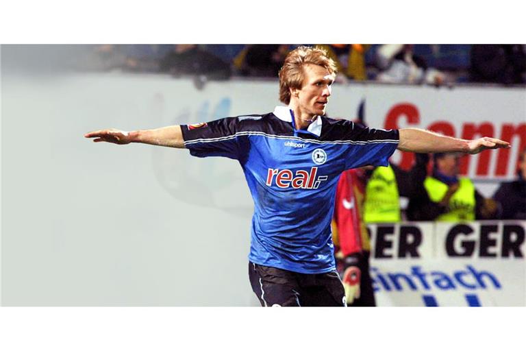 Ansgar Brinkmann 2001 beim Torjubel im Trikot von Arminia Bielefeld –