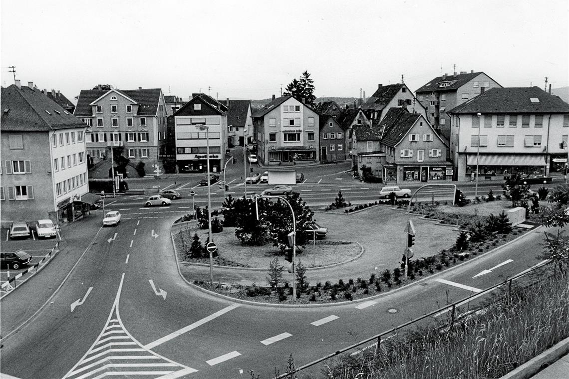 Die Backnanger Altstadt im Spiegel der Zeiten Ansichten wie die des Adenauerplatzes aus dem Jahr 1976 wurden den Besuchern präsentiert. Repro: Peter Wolf