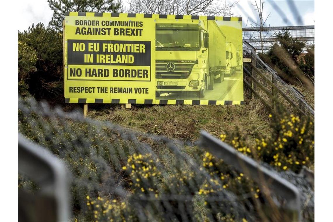 Anti-Brexit-Schild an der Grenze zwischen Irland und Nordirland. Foto: Mariusz Smiejek/dpa