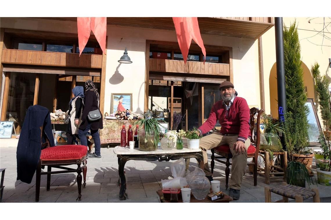 Antiquitätenhändler Serkan Sincan hat Hoffnung für die Zukunft.