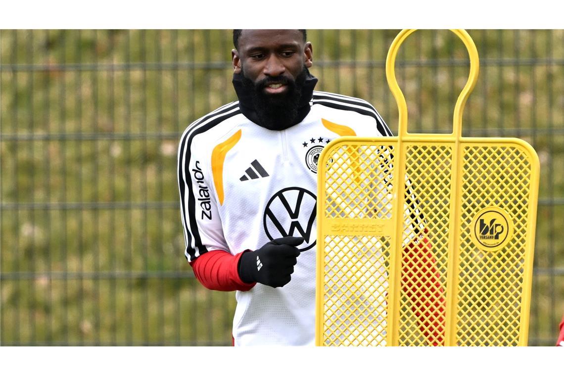 Antonio Rüdiger hat seinen Stammplatz zum Start ins WM-Jahr verloren.