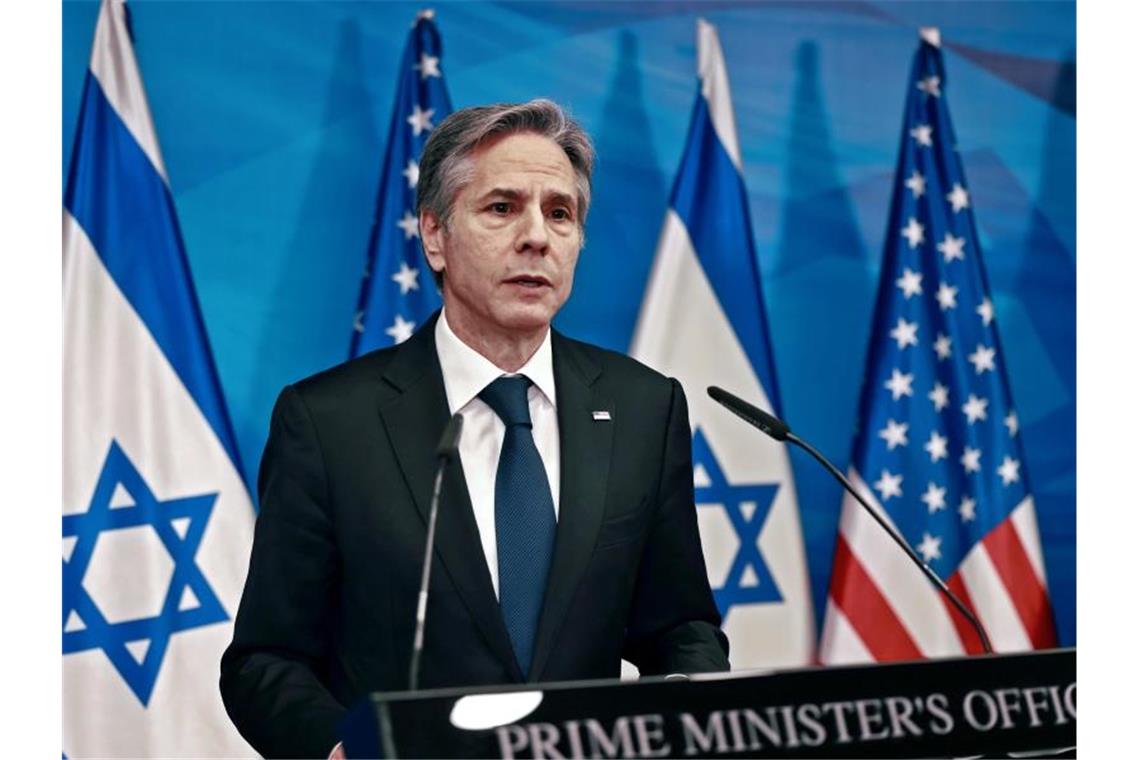 USA sagen Gaza Wiederaufbauhilfe zu Antony Blinken während einer Pressekonferenz in Jerusalem. Foto: Menahem Kahana/AFP/AP/dpa
