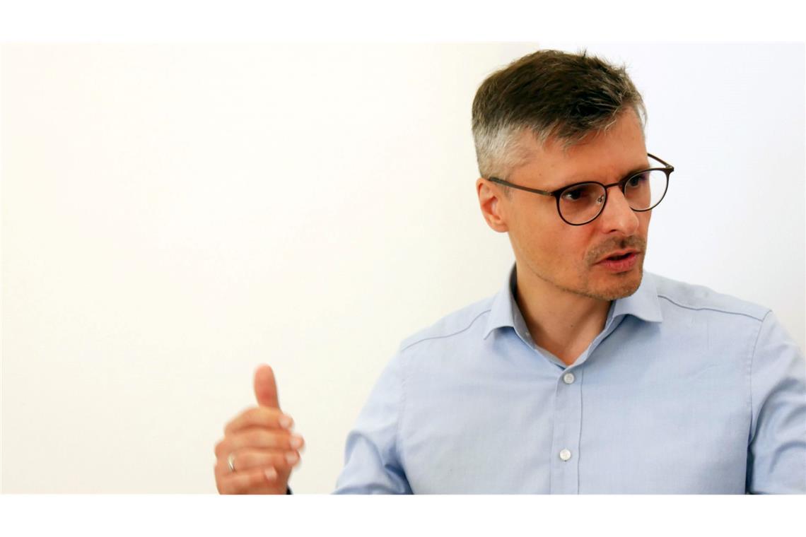 Anwalt Baumeister sieht die Datensammlung als illegal, Meta widerspricht.