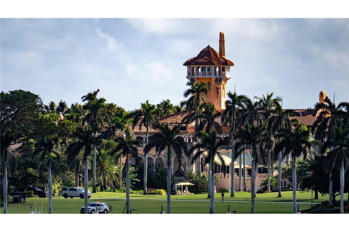 Anwesen von Donald Trump in Florida: Offenbar ist ein bewaffneter Angreifer auf dem Gelände getötet worden .