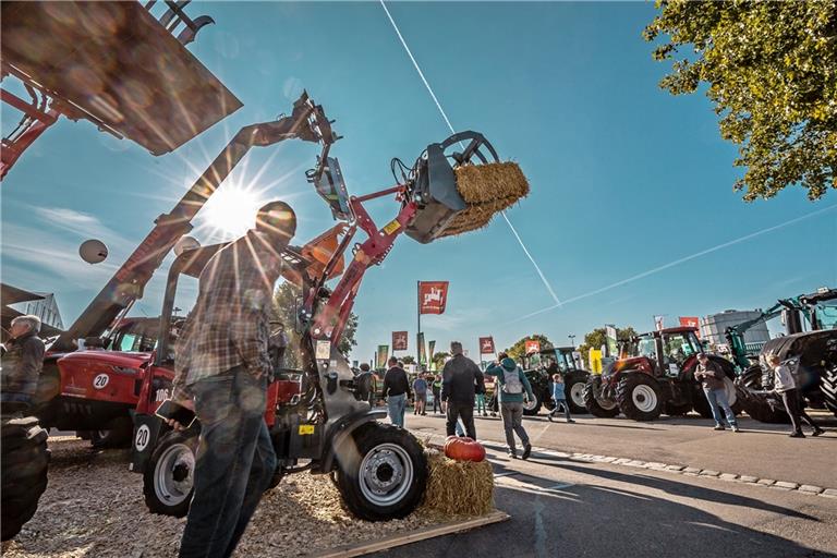 Anziehungspunkt für Technikfans: Auf dem Landwirtschaftlichen Hauptfest werden die neuesten Schlepper und andere Landmaschinen präsentiert. Foto: in.Stuttgart/Daniel Schneider
