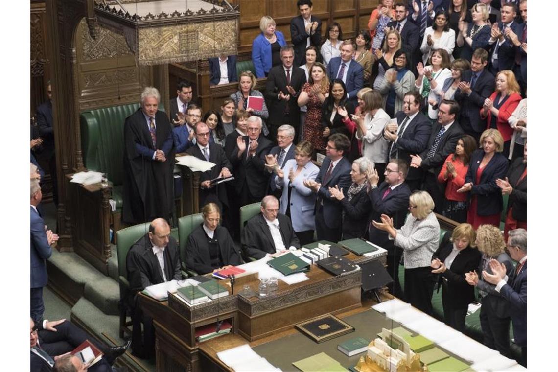 London: Parlament in Zwangspause - Johnson im Wahlkampfmodus Applaus für John Bercow im Parlament nach der Ankündigung seines Rücktritts. Foto: Jessica Taylor/House of Commons/AP