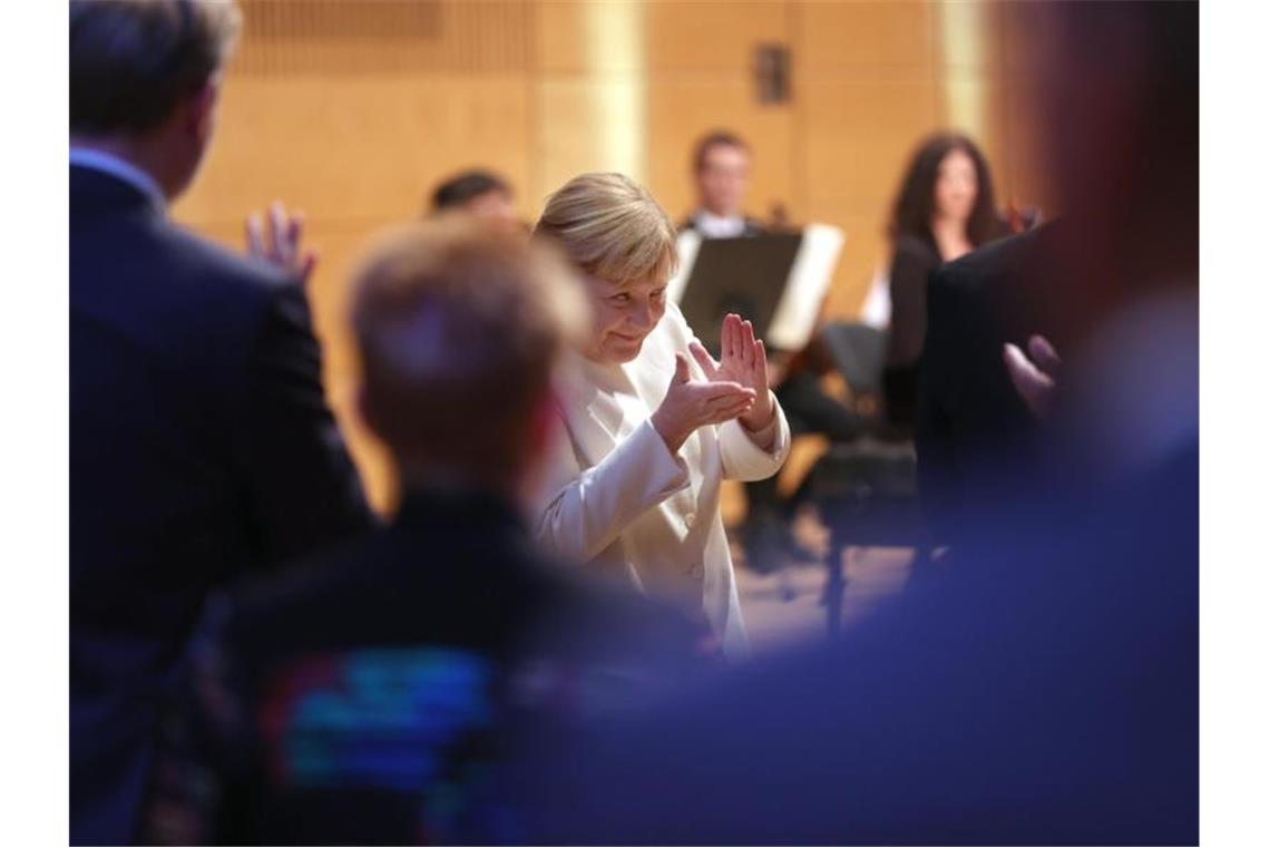 Merkel fordert Einsatz für die Demokratie Applaus vom Publikum, Applaus von der Kanzlerin. Foto: Jan Woitas/dpa POOL/dpa