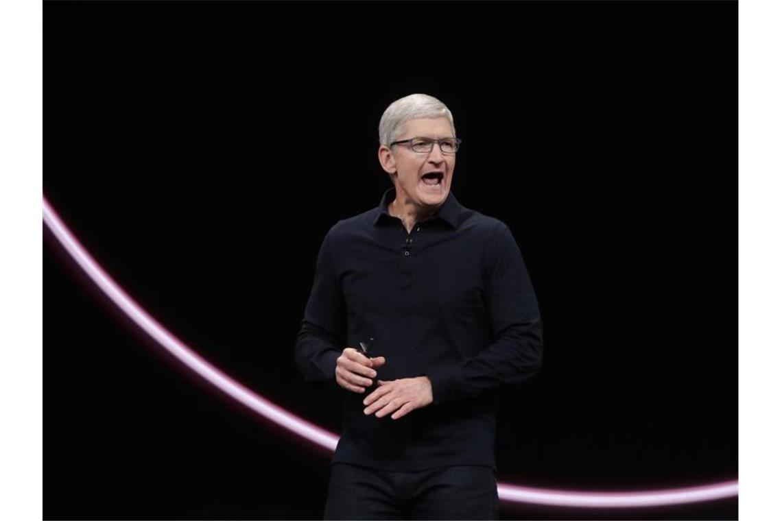 Apple-Chef Tim Cook spricht auf der Apple-Entwicklerkonferenz WWDC. Foto: Jeff Chiu/AP/Archiv