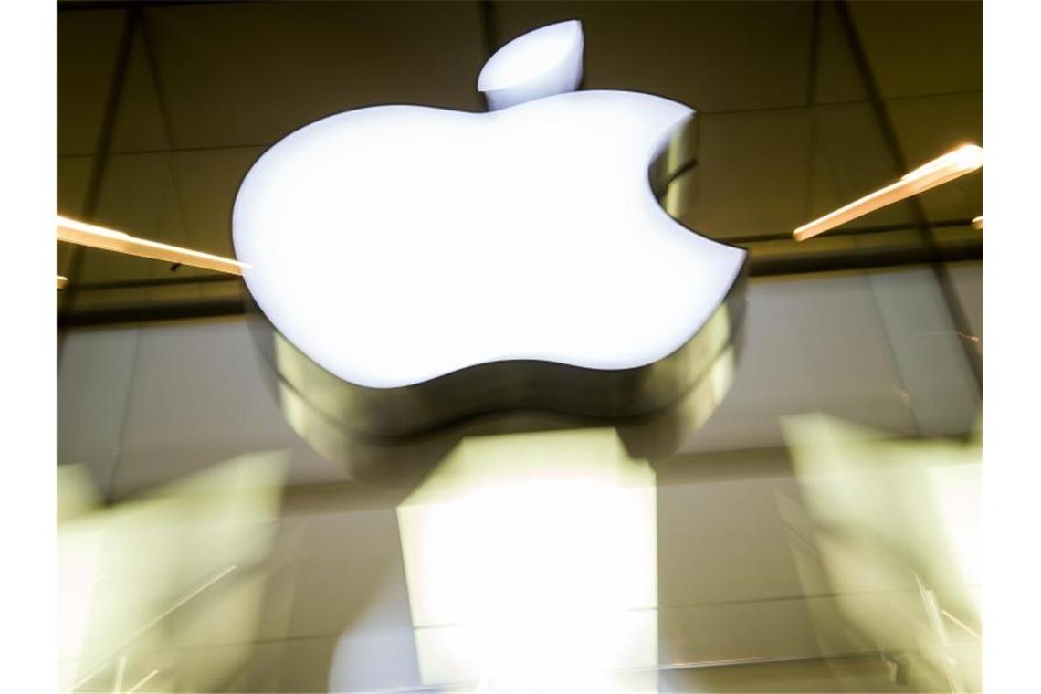 Apple investiert eine Milliarde Euro in Standort Deutschland Apple investiert eine Milliarde Euro in den Standort Deutschland. Foto: Peter Kneffel/dpa