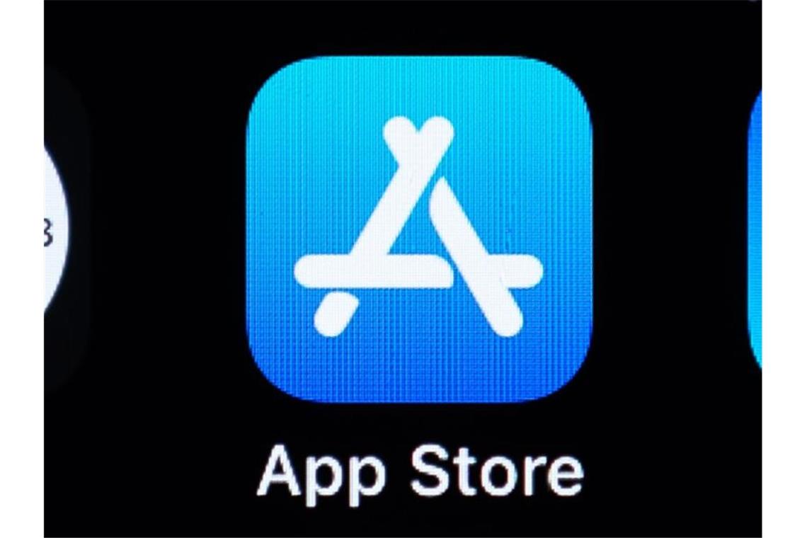 Apple konnte per Gerichtsurteil verordnete Lockerung der App-Store-Regeln aufschieben. Foto: Silas Stein/dpa