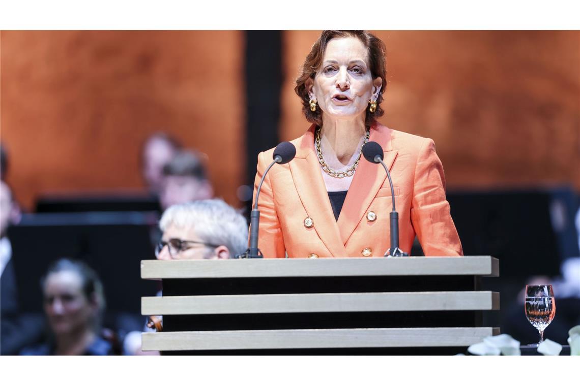 Applebaum sieht die Demokratien massiv in Gefahr.
