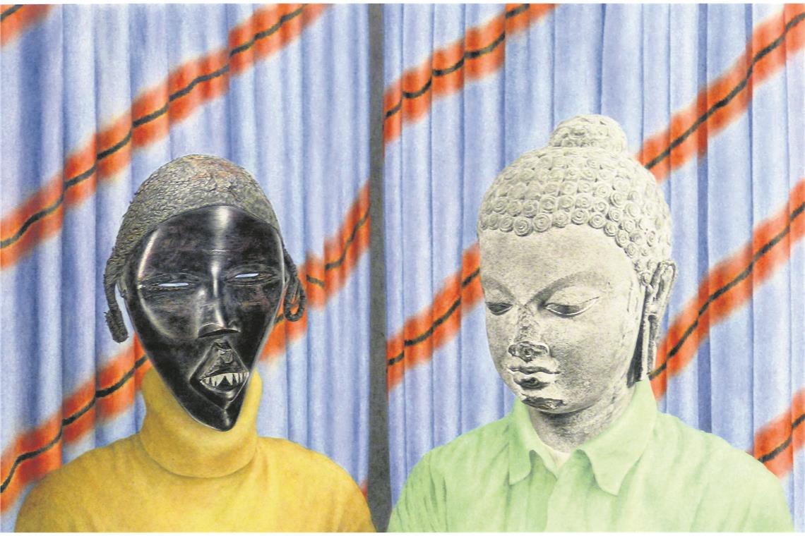 Die Innenräume werden zur Bühne Aquarell von Anna Lea Hucht mit afrikanisch anmutender Maske, hinter der sich kein Kopf zu befinden scheint – hinter den Augen scheint der Vorhang hervor – und einer Steinskulptur. Fotos. P. Wolf