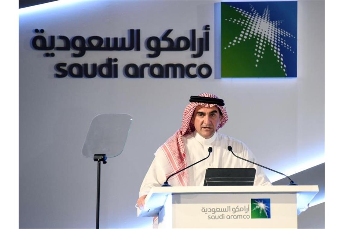 Aramco-Vorstandschef Jasir al-Rumian spricht auf einer Pressekonferenz im saudischen Dammam. Foto: -/Saudi Press Agency/dpa