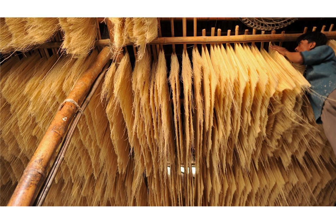 Arbeit in der Nudelfabrik