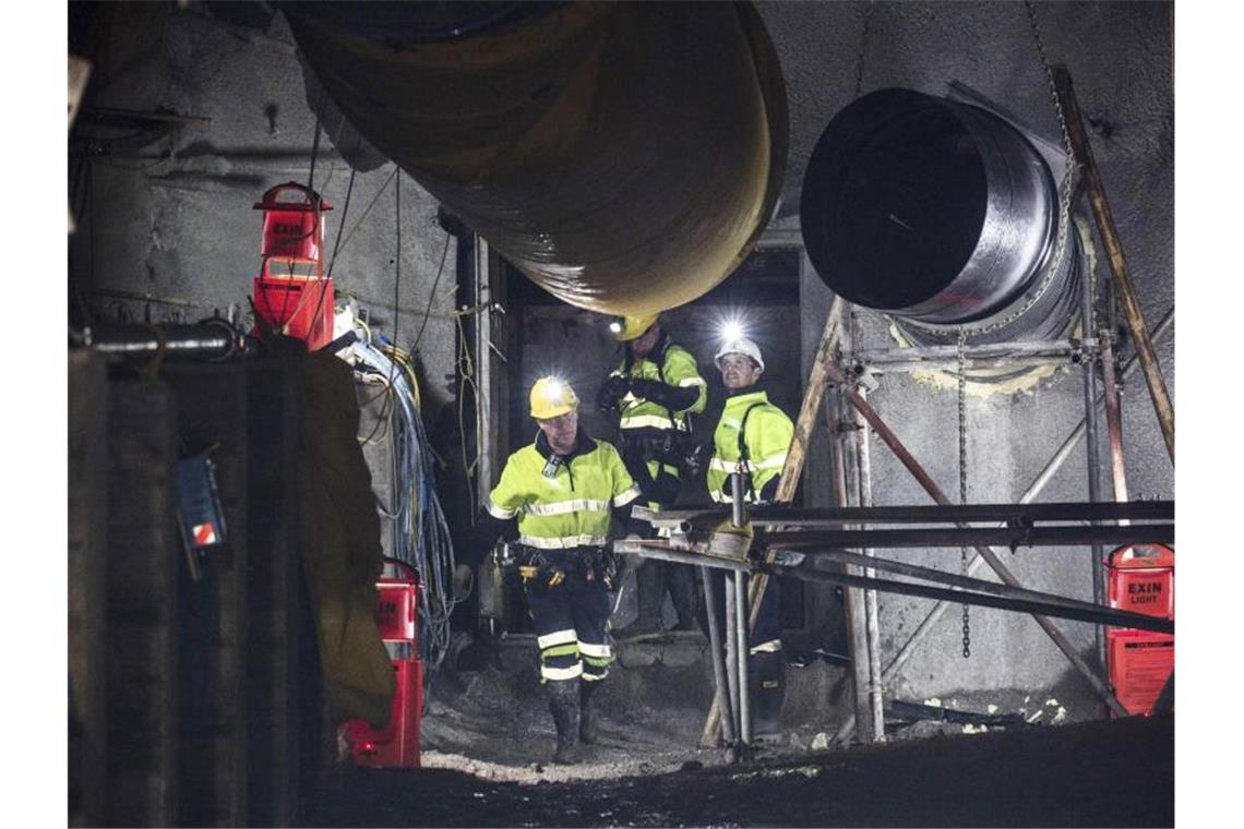 Elf Jahre nach Minenunglück in Neuseeland: Leichen entdeckt Arbeiter öffnen 2019 die erste der beiden Schleusentüren in der Pike River Mine. Elf Jahre nach einem schweren Minenunglück in Neuseeland mit 29 Toten haben die Behörden die sterblichen Überreste von mindestens zwei der Opfer entdeckt. Foto: Neil Silverwood/Pike River Recovery Agency/dpa