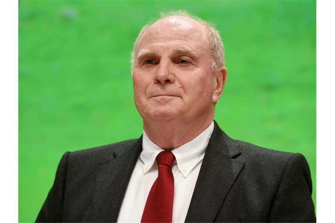 Hoeneß: Löws Rückzug klug - „Er wäre zum Spielball geworden“ Arbeitet nun als Fußball-Experte im TV: Uli Hoeneß. Foto: Tobias Hase/dpa