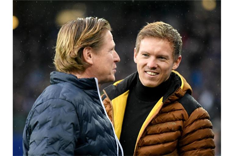Arbeiteten in Hoffenheim zusammen: Köln-Coach Manuel Gisdol (l) und Leipzigs Julian Nagelsmann. Foto: Daniel Reinhardt/dpa