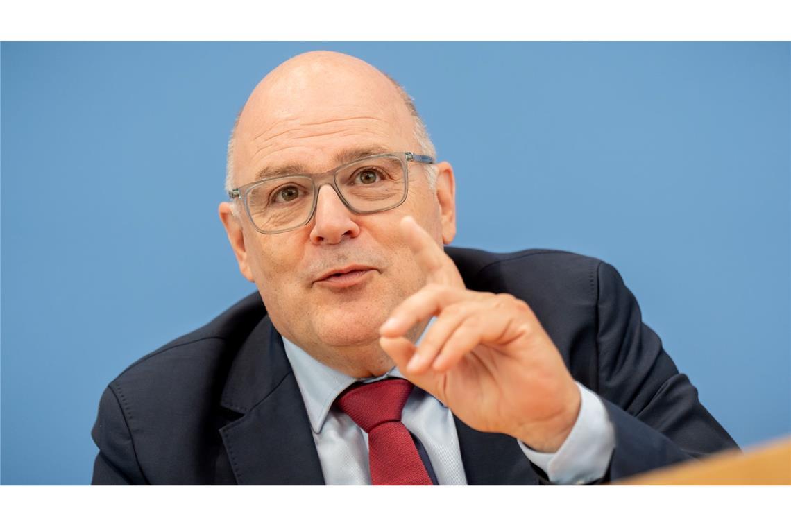 Arbeitgeber-Vertreter Steffen Kampeter schlägt die Einführung einer Praxisgebühr vor. (Archivbild)