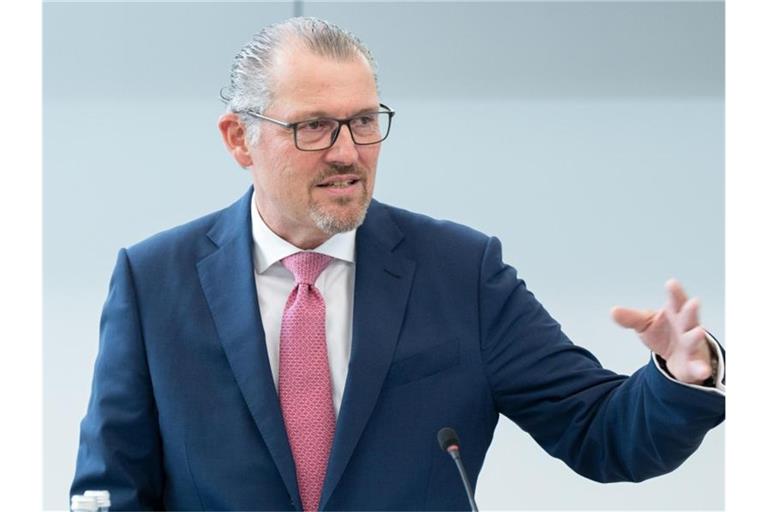 Arbeitgeberpräsident Rainer Dulger. Nach den Streiks der Lokführergewerkschaft GDL bei der Bahn sehen die Arbeitgeber gesetzlichen Reformbedarf. Foto: Bernd Weißbrod/dpa