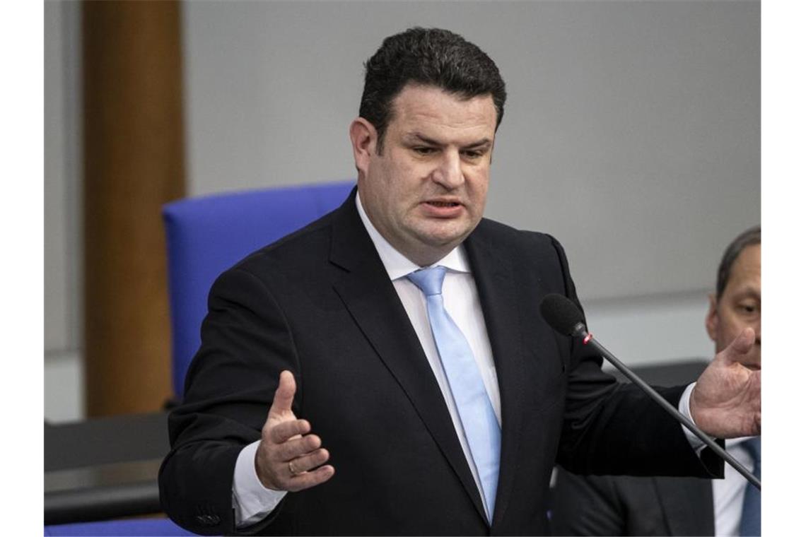 Arbeitsminister Hubertus Heil (SPD) will sachgrundlose Befristungen per Gesetz eindämmen. Foto: Fabian Sommer/dpa