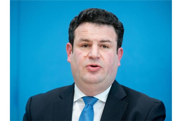 Arbeitsminister Hubertus Heil verspricht in der Corona-Krise um jeden Arbeitsplatz zu kämpfen. Foto: Kay Nietfeld/dpa-Pool/dpa