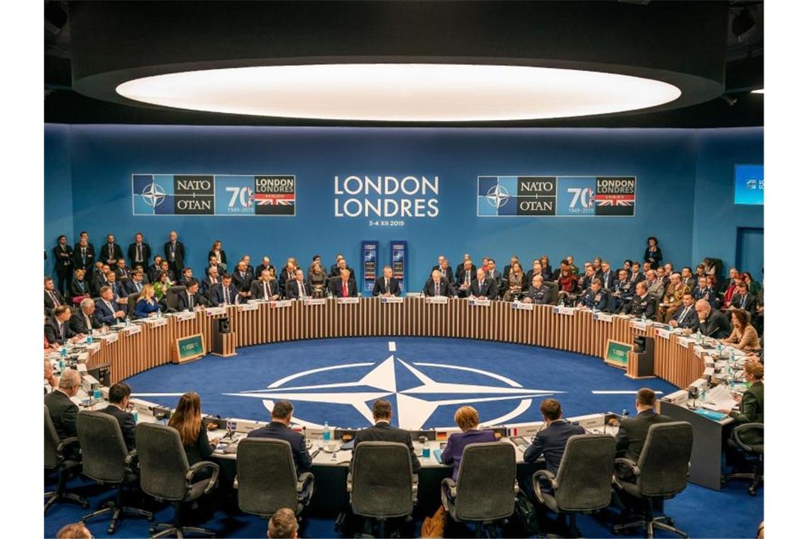 Arbeitssitzung des Nato-Gipfels. Foto: Michael Kappeler/dpa