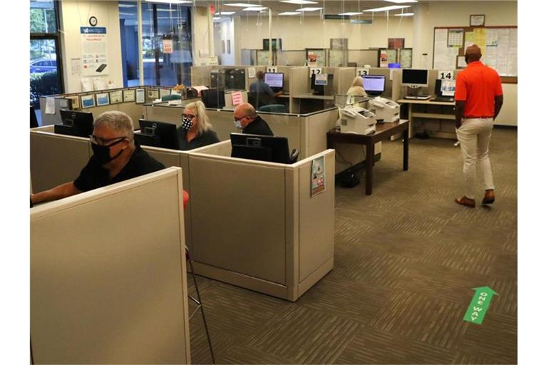 Arbeitssuchende in Florida beantragen Arbeitslosengeld. Foto: Carline Jean / South Florida Sun/TNS via ZUMA Wire/dpa