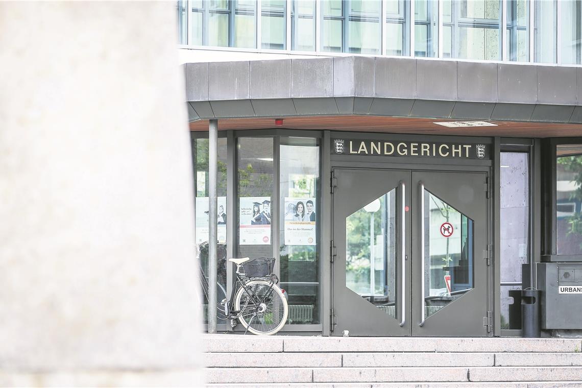 „Frontaler Kick“ gegen betagten Radfahrer Archivfoto: A. Becher