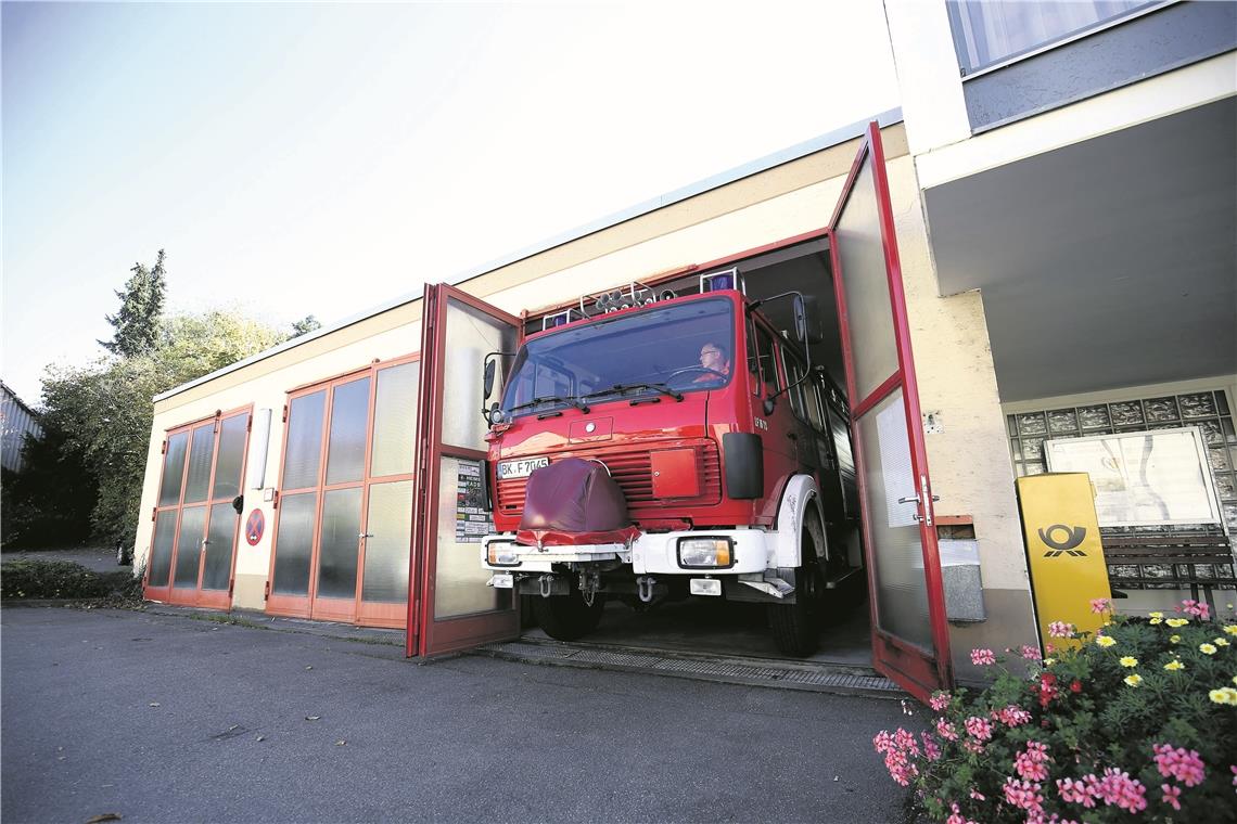 Feuerwehr befreit Kleinkind aus Metallrohr Archivfoto: A. Becher