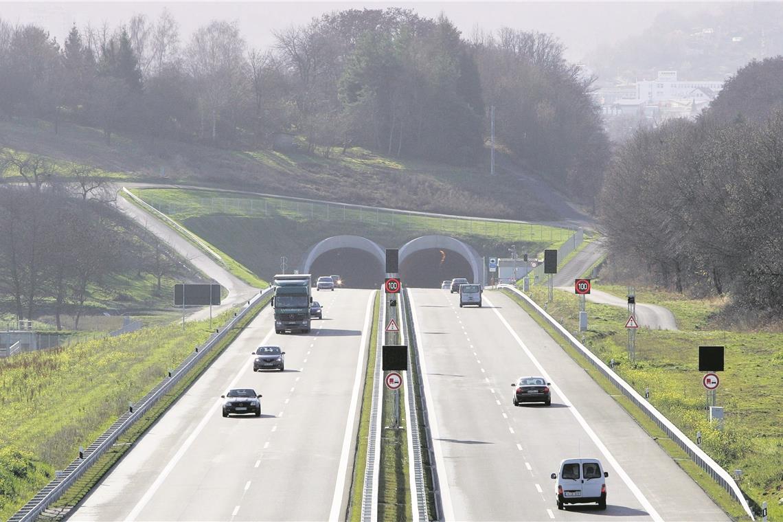 Leutenbacher Tunnel nach Unfall gesperrt