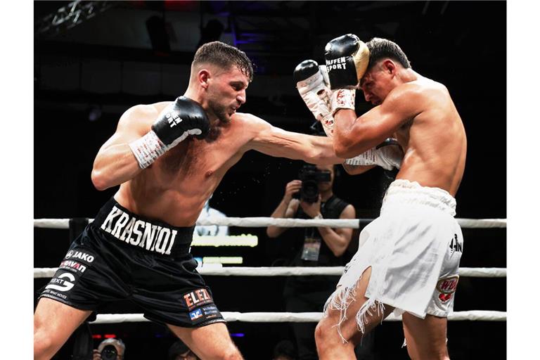 Ardian Krasniqi (li.) lässt Gaspar Fernandez keine Chance.