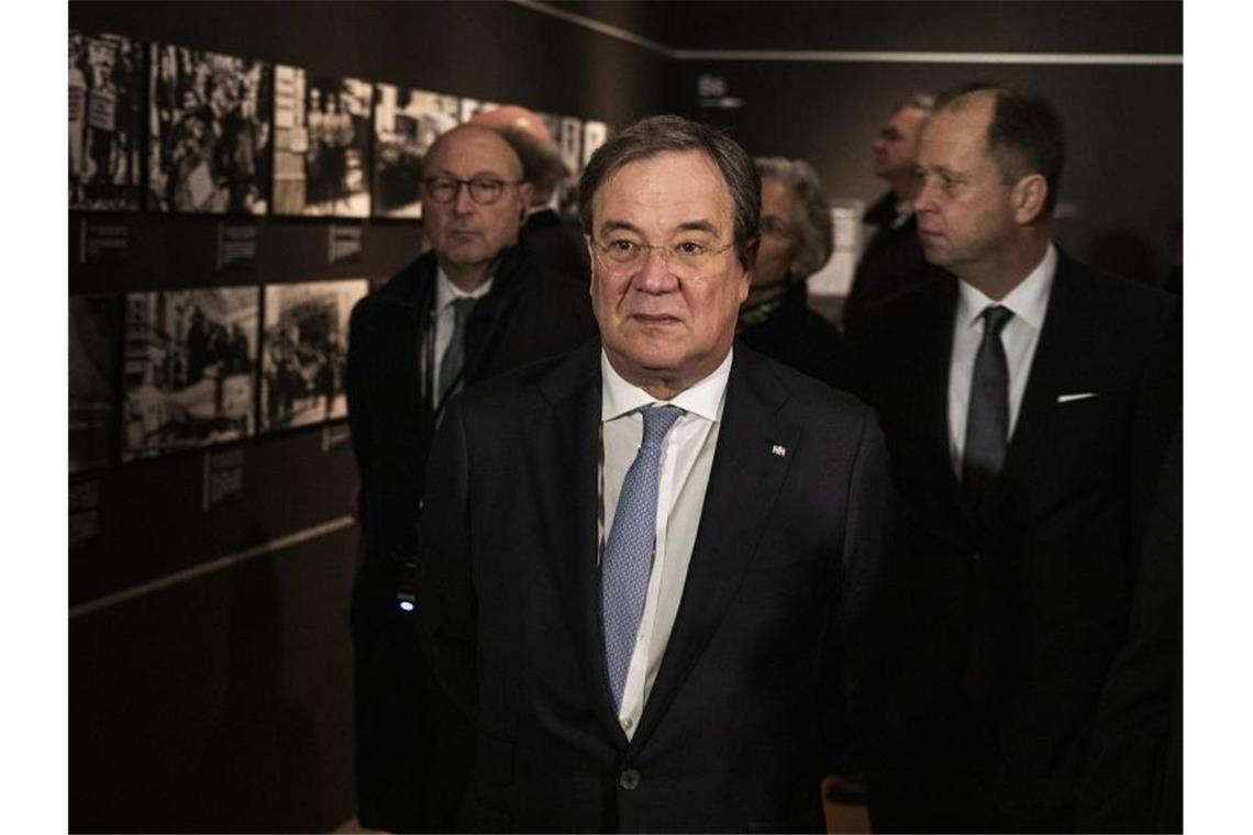 Armin Laschet bei seinem Besuch in der Holocaust-Gedenkstätte Yad Vashem. Foto: Ilia Yefimovich/dpa