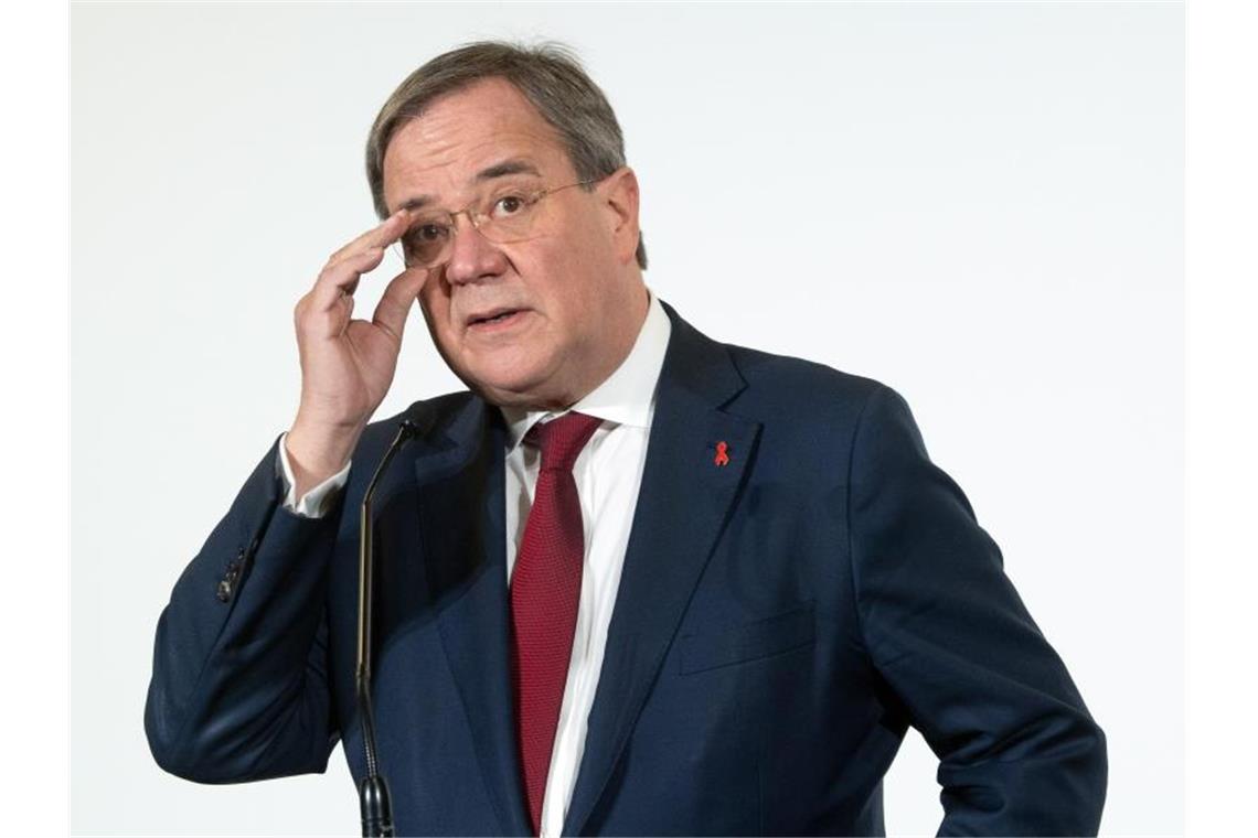 Armin Laschet (CDU), Ministerpräsident von Nordrhein-Westfalen, hat sich angesichts weiterhin hoher Corona-Infektionszahlen für einschneidende Kontaktbeschränkungen in der Zeit nach Weihnachten ausgesprochen. Foto: Federico Gambarini/dpa-Pool/dpa