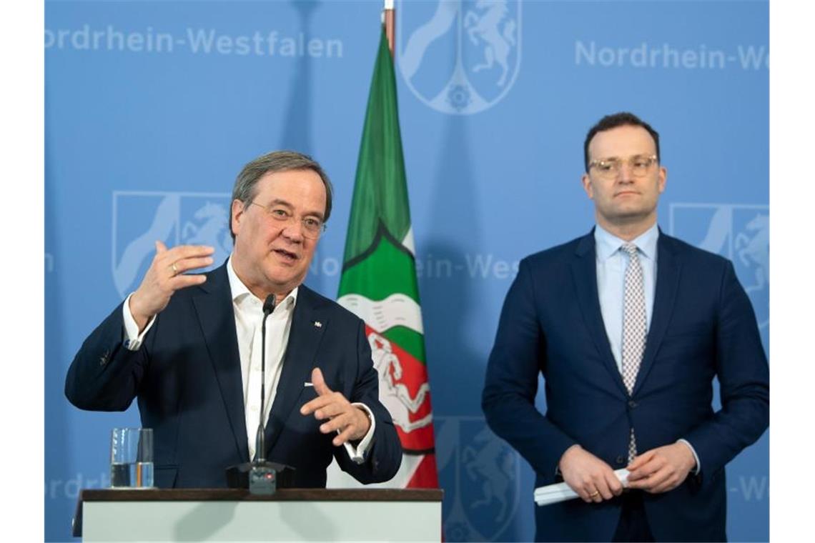 Spahn: „Laschet ist der natürliche Kanzlerkandidat“ „Armin Laschet führt unsere CDU, und er ist damit der natürliche Kanzlerkandidat“, so Jens Spahn. Foto: Federico Gambarini/dpa-POOL/dpa