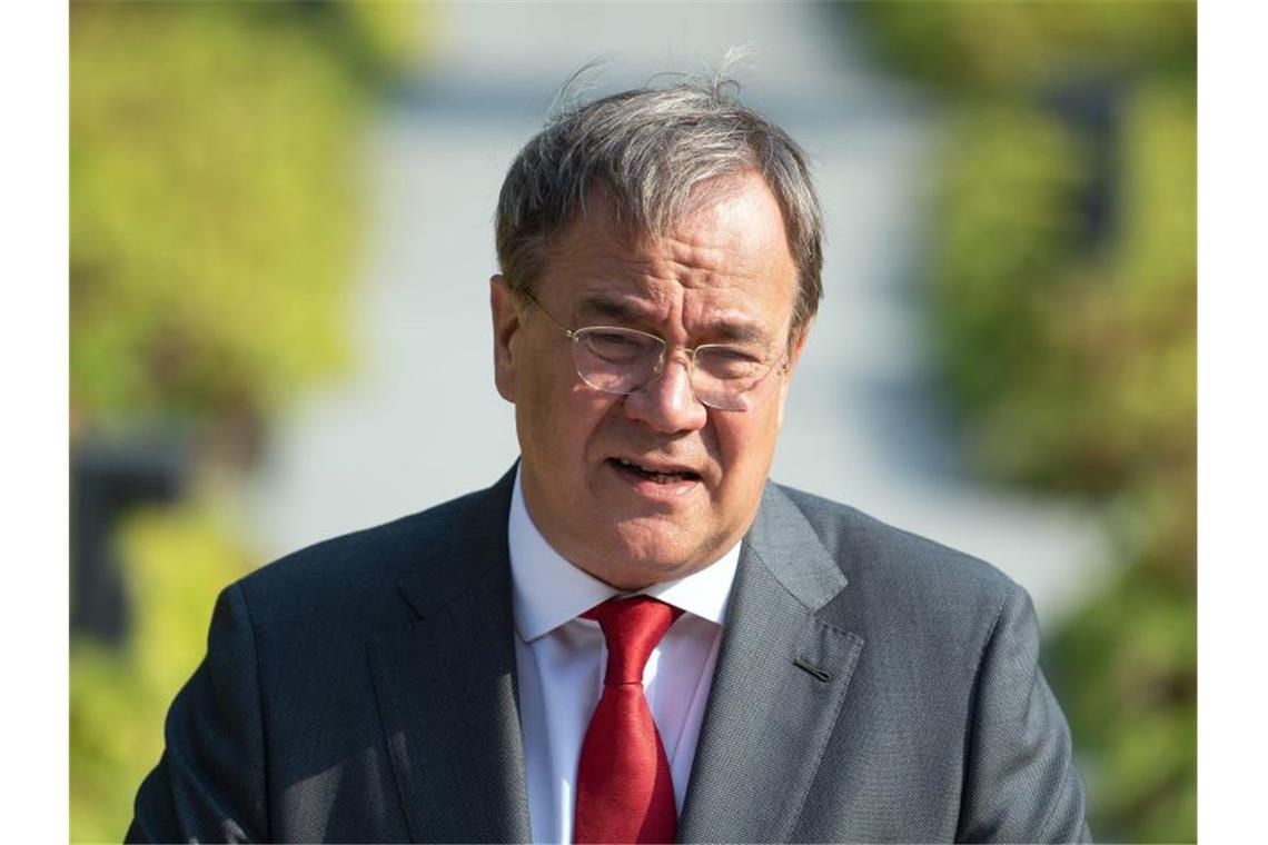 NRW-Ministerpräsident Laschet: Fan-Rückkehr „schwierig“ Armin Laschet ist der Ministerpräsident von Nordrhein-Westfalen. Foto: Federico Gambarini/dpa
