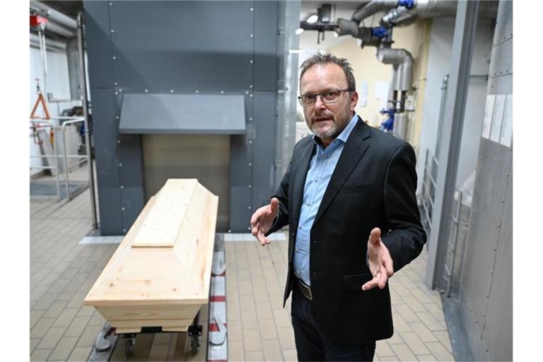 Armin Zepf, Leiter der Friedhofsverwaltung Tuttlingen, spricht. Foto: Felix Kästle/dpa/Archivbild