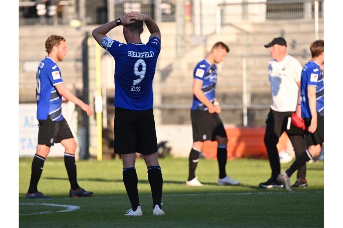 HSV siegt spät in Dresden und verschiebt Bielefelds Aufstieg Arminia Bielefeld spielte beim SV Sandhausen nur Unentschieden. Foto: Uli Deck/dpa-Pool/dpa