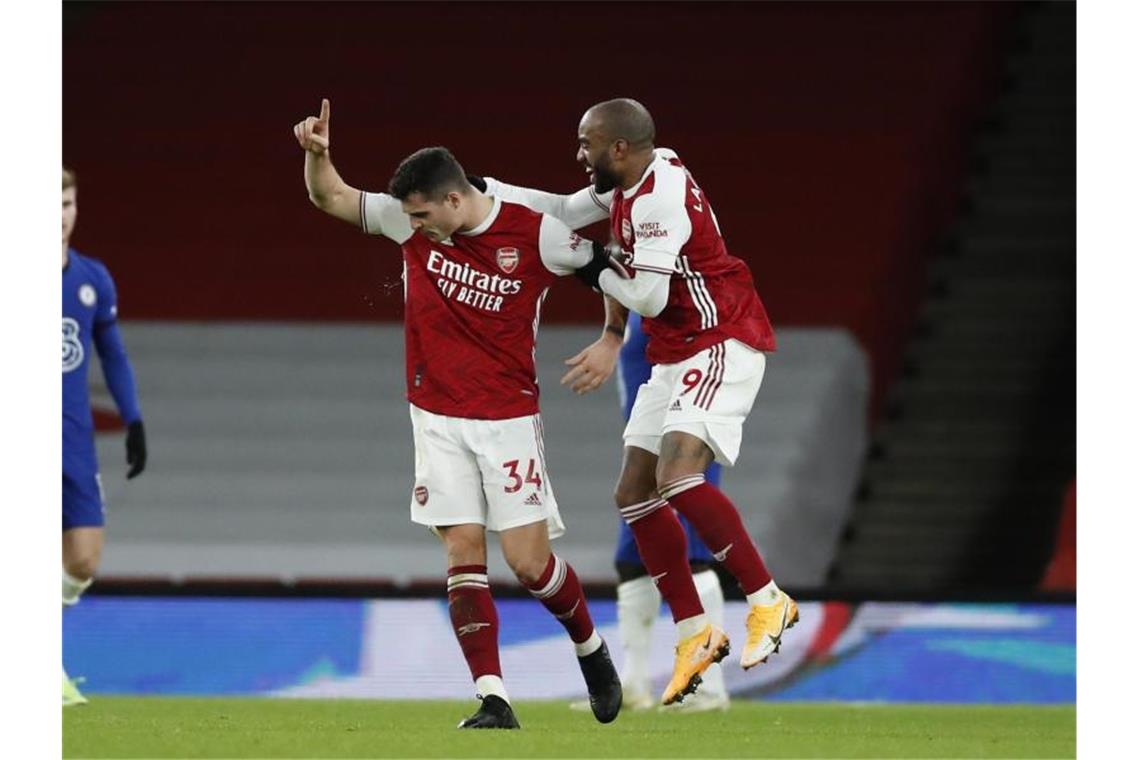 Boxing Day: Chelsea verliert - Manchester United nur Remis Arsenals Granit Xhaka (M) feiert sein Freistoßtor zum zwischenzeitlichen 2:0. Foto: Andrew Boyers/PA Wire/dpa