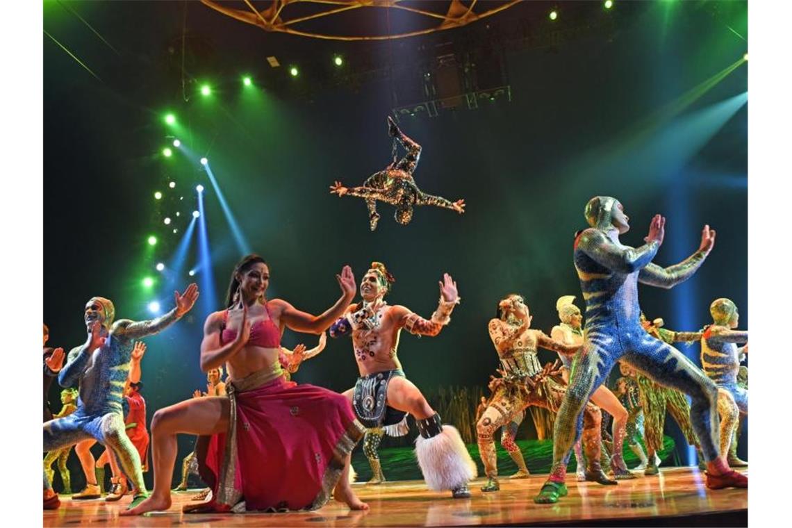 Cirque du Soleil entlässt fast 3500 Mitarbeiter Artisten nach der Preview der Show "Totem". Das kanadische Live-Unterhaltungs-Unternehmen Cirque du Soleil beantragt Insolvenzschutz und entlässt vorerst rund 3480 Mitarbeiter. Foto: Ursula Düren/dpa