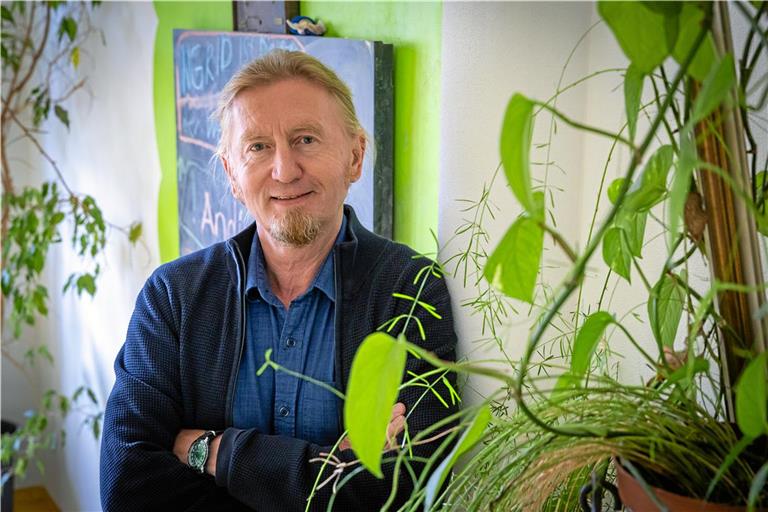 Artur Urschel leitet beim Verein Kinder- und Jugendhilfe den Fachbereich Jugendhilfe, soziale Gruppenarbeit, Familienberatung und Familienhilfen. In der Basisarbeit sieht er einen wertvollen Beitrag dazu, dass Familien selbstwirksam und autonom werden. Foto: Alexander Becher
