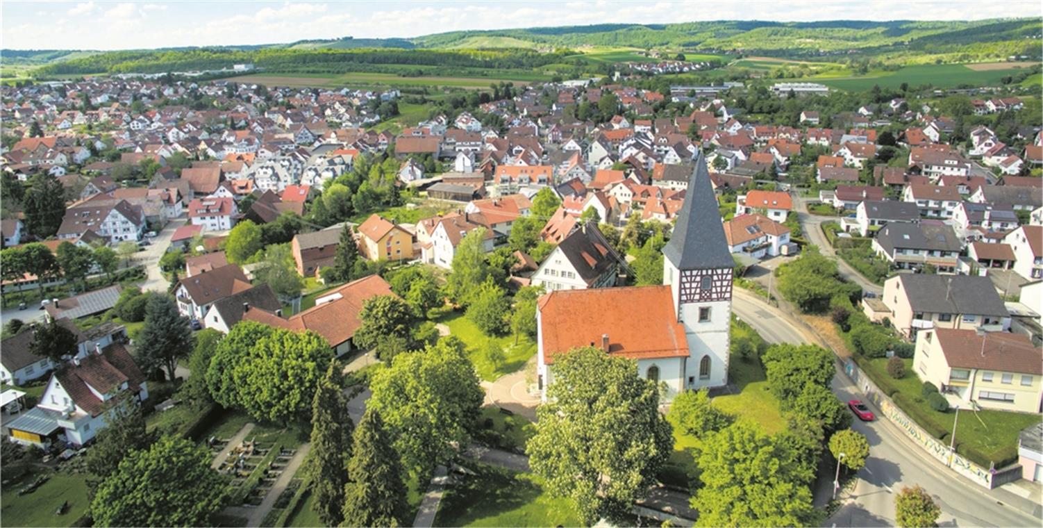 ASPACH (sil). Wer schickt uns die schönste Aufnahme von Aspach? Motive gibt es in und rund um die Gemeinde genügend. Wie wäre es etwa mit dem Dorfplatz in Rietenau, den Weinbergen in Kleinaspach oder Allmersbach am Weinberg, den Weiten der Wälder und der bezaubernden Natur. Ein Spaziergang durch den Ort und die herrliche Umgebung bietet viele beeindruckende Ansichten. Unter dem Motto „Aspach von seiner schönsten Seite gezeigt“ gilt es, diese Motive beim Fotowettbewerb der Backnanger Kreiszeitung einzufangen. Senden Sie Ihre schönsten Bilder bis Sonntag, 18. November, mit dem Betreff „Meine Heimat Aspach“ an die E-Mail-Adresse redaktion@bkz.de. Unter allen eingesandten Bildern trifft die Redaktion eine Vorauswahl und stellt den Leserinnen und Lesern die fünf schönsten Fotos in der Sonderveröffentlichung „Meine Heimat Aspach“, die am Freitag, 23. November, erscheint, zur Abstimmung. Der Urheber des Bilds mit den meisten Stimmen gewinnt 50 Euro. Archivfoto: E. Layher