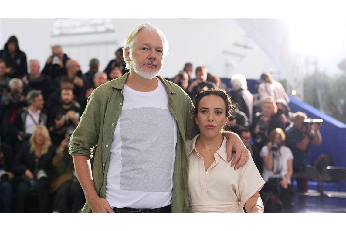 Bilder des Tages Assange in Cannes - Auftritt mit Ehefrau Stella