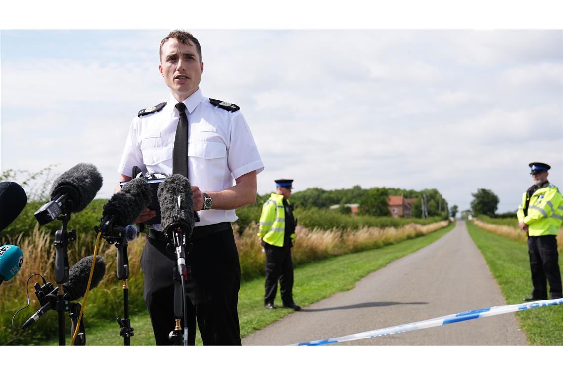 Beruhigungsmittel in Süßigkeiten? Mann in England vor Gericht Assistant Chief Constable James Avery während einer Pressekonferenz. Weil er mehreren Kindern in einem Sommercamp Gift verabreicht haben soll, ist ein Mann in England festgenommen worden.